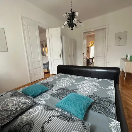 Apartment Apartman Happy